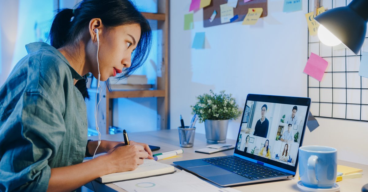 Hybrid workplace blended learning corporate training online offline