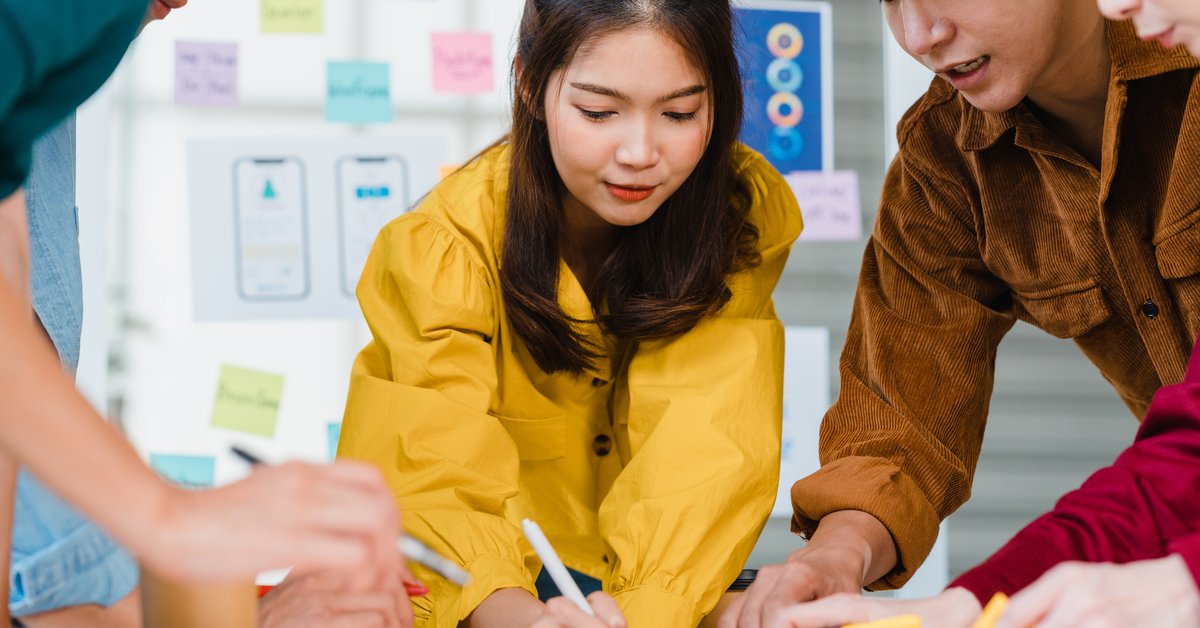 Team participating in experiential learning corporate training activity