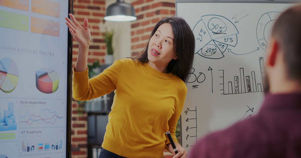 Corporate training seminar demonstrating spaced repetition techniques