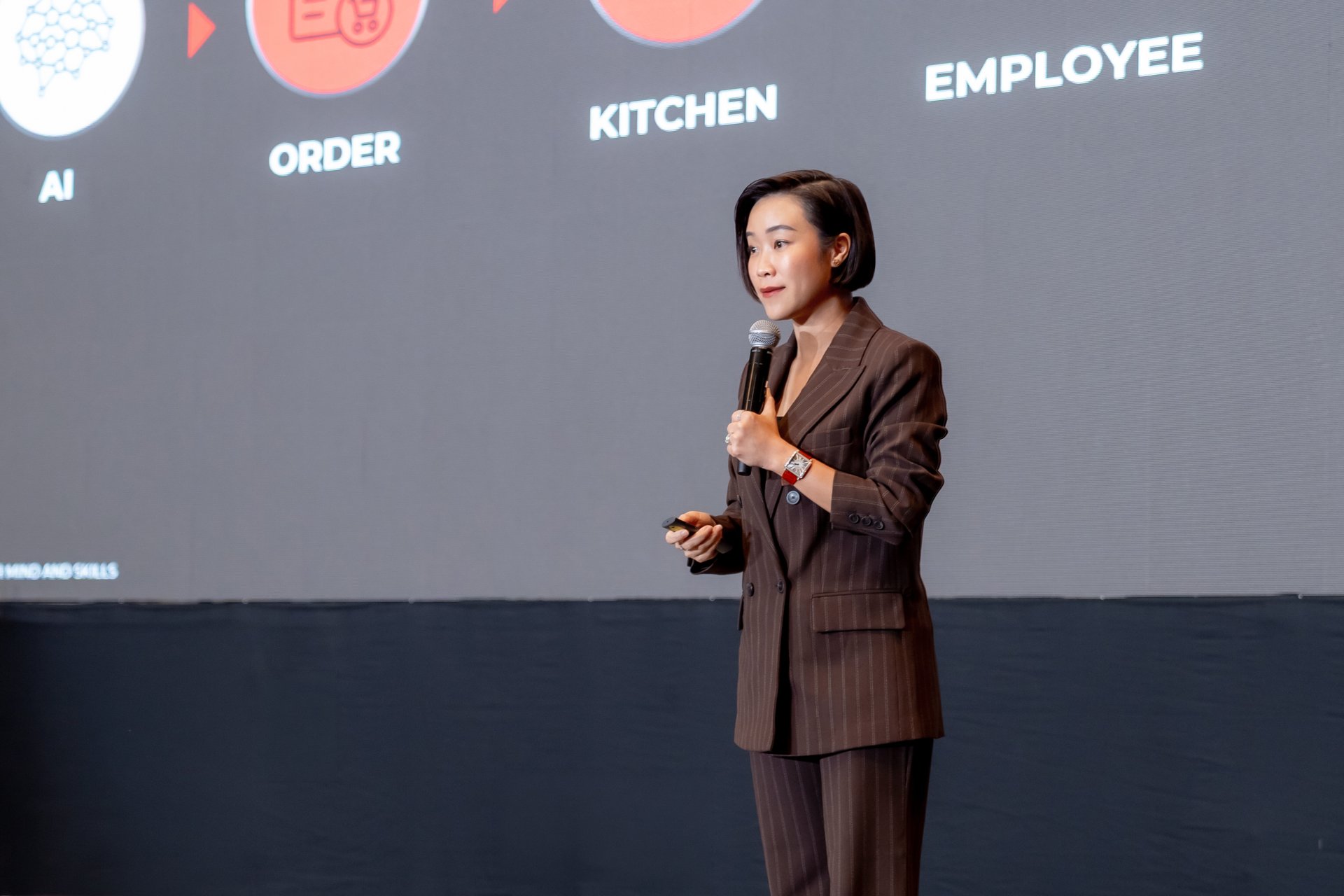 คุณจริยา บุญพิทักษ์สถิตย์ บรรยาย Human Leadership in the AI Era Digital HR Forum 2026